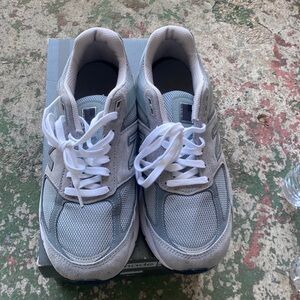 New Balance men’s 8.5 990 V5 grey